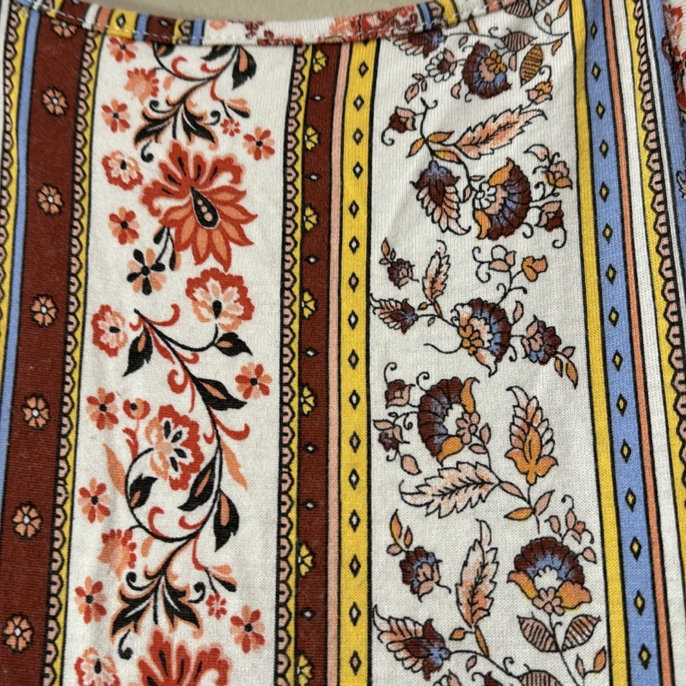 Forever 21 brand maxi dress. Size medium - Picture 4 of 5
